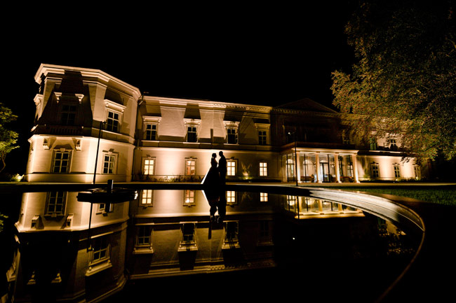 night wedding at ratmerice chateau in czech republic