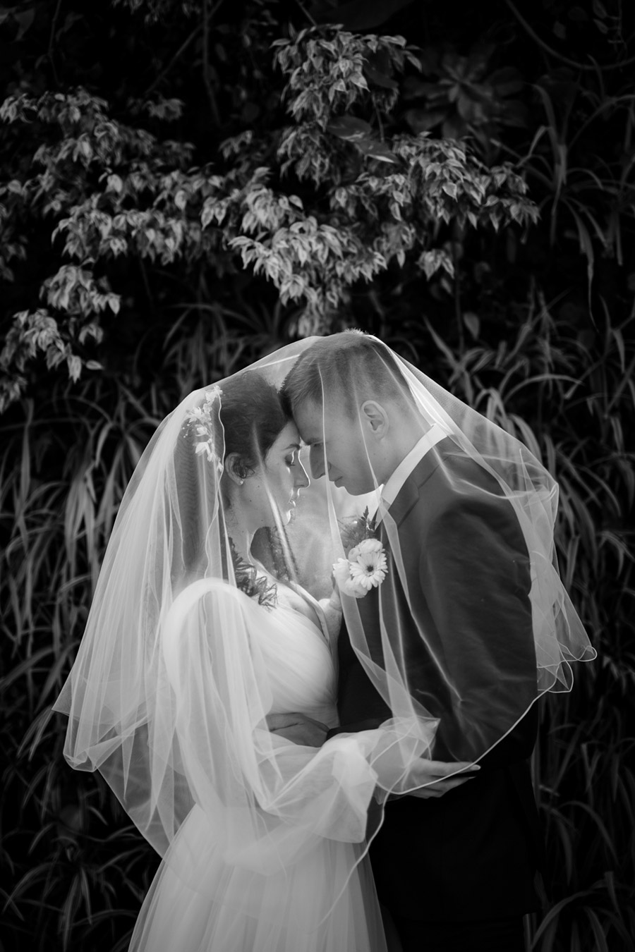 bride and groom at Villa Richter in Pague