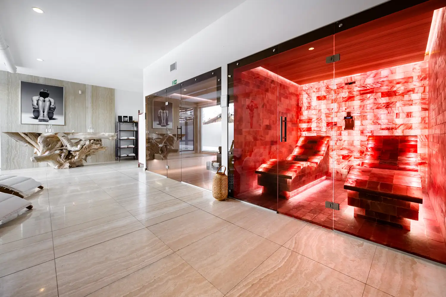 Wellness zóna resortu Cattaleya se solnou a bylinkovou lázní.