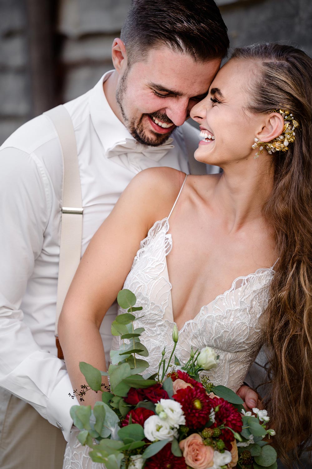 nevěsta s ženichem při svatebním focení v Brně
