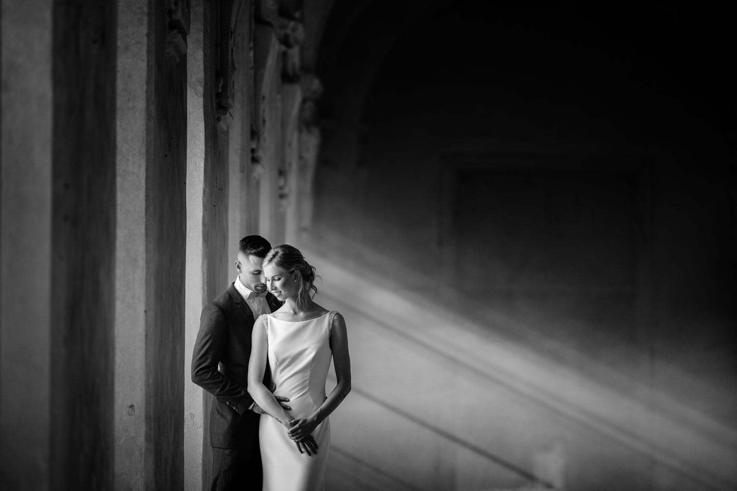 svatební fotograf Brno nevěsta a ženich v klášteře