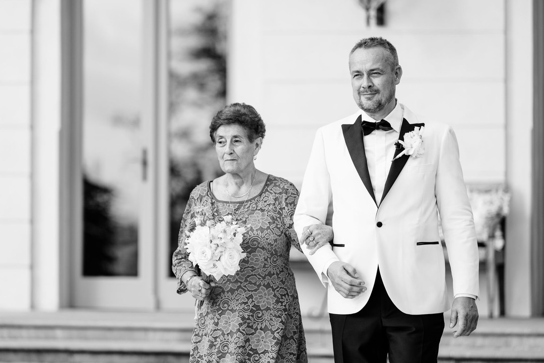 groom with his mother