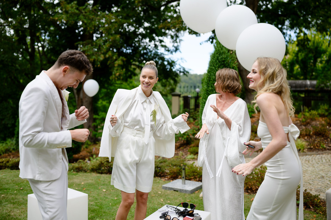 A wedding at Villa Julius & Emma P., with wedding guests dancing and enjoying themselves in the garden.
