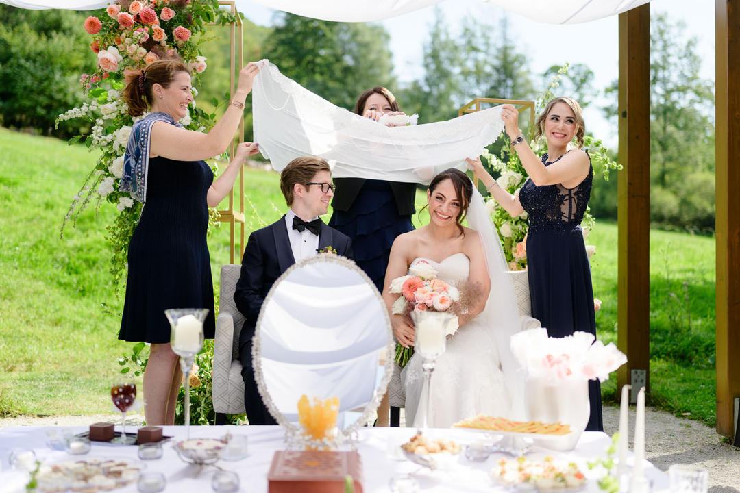 Persian wedding tradition during a wedding ceremony in the heart of the Beskydy.
