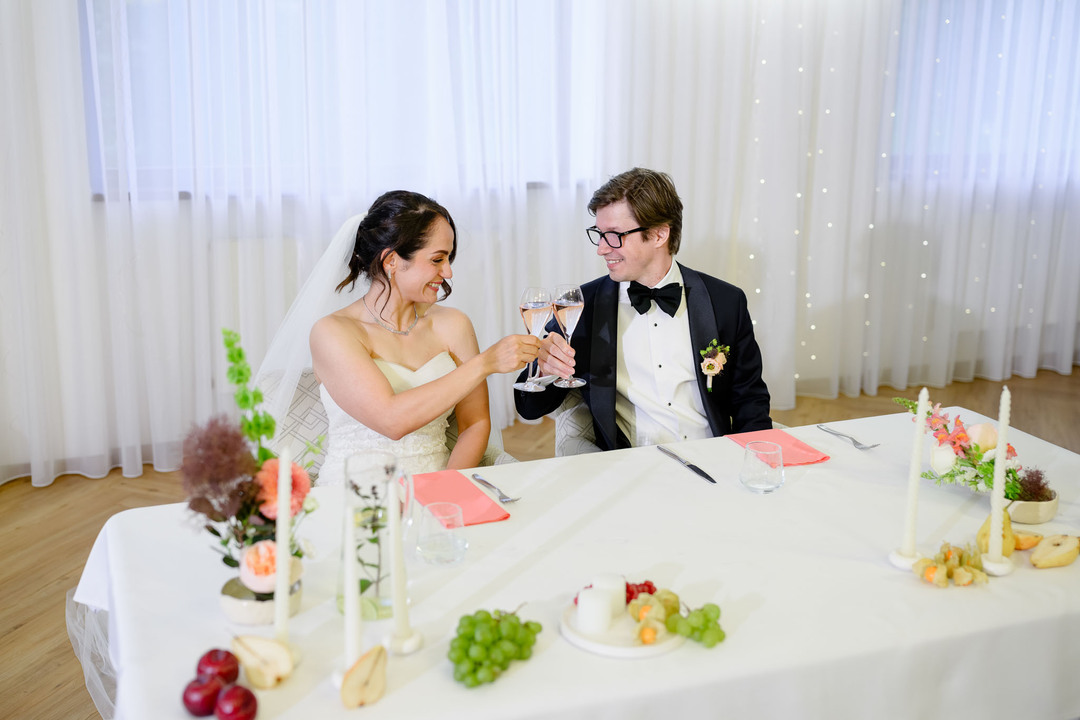 The newlyweds toasting at a beautifully decorated wedding table during a wedding in the Beskydy.
