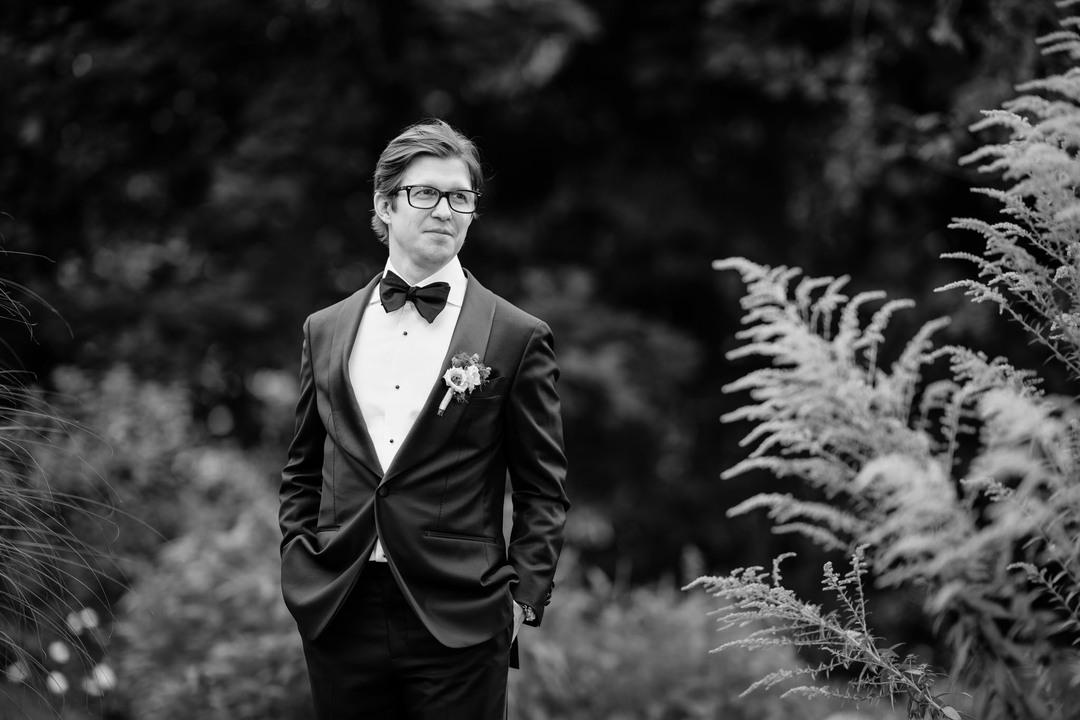 Black and white portrait photograph of the groom by wedding photographer Jindřich Nejedlý.
