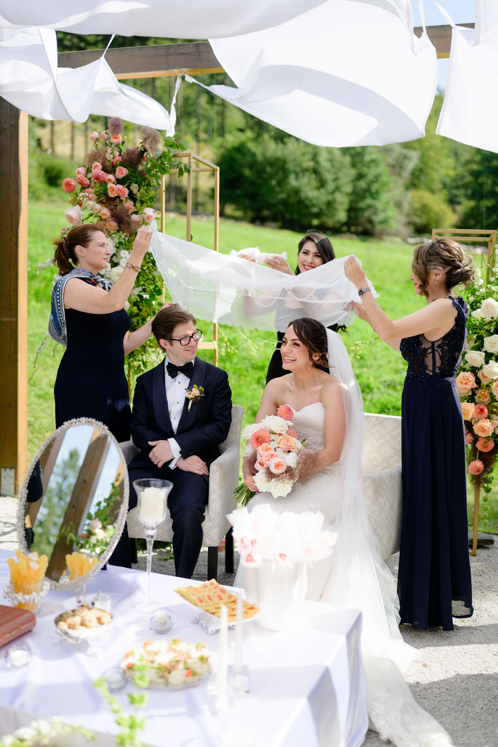 Persian wedding traditions during the ceremony.

